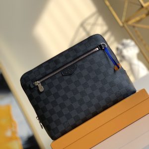 Louis Vuitton New Pouch-21*27*5CM - Image 1