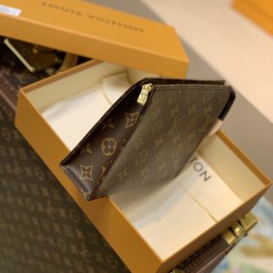 Louis Vuitton Toiletry Pouch -19* 15*6CM - Image 2