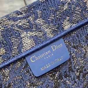 Diro Book Tote - Image 10
