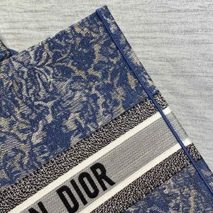 Diro Book Tote - Image 4