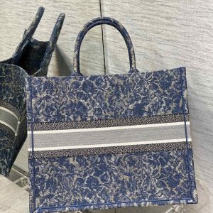 Diro Book Tote - Image 6