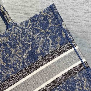 Diro Book Tote - Image 5