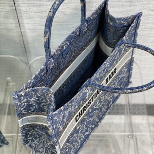 Diro Book Tote - Image 8
