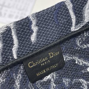 Diro Book Tote - Image 11