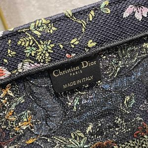 Diro Book Tote - Image 14
