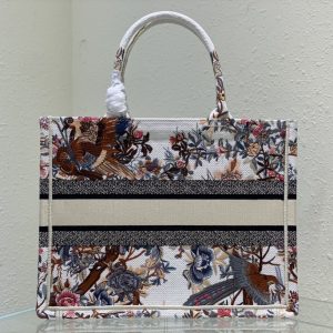 Diro Book Tote - Image 3