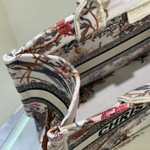 Diro Book Tote - Image 7