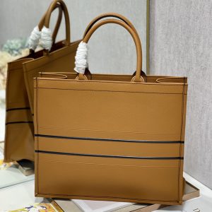 Diro Book Tote - Image 12
