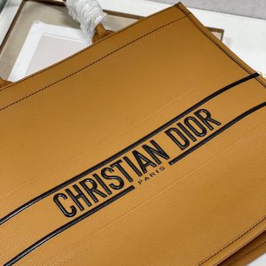 Diro Book Tote - Image 13
