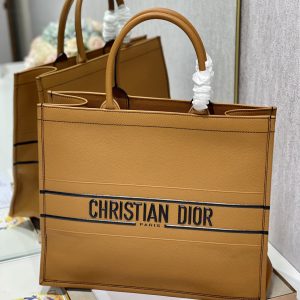 Diro Book Tote - Image 9