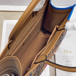Diro Book Tote - Image 11