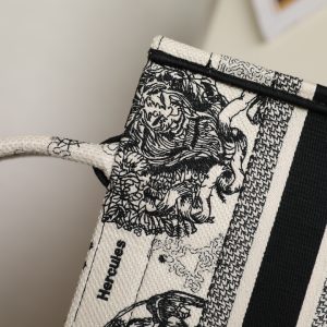 Diro Small Book Tote-26*8*22CM - Image 9