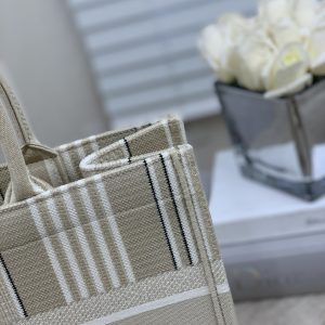 Diro Small Book Tote-36.5CM - Image 4