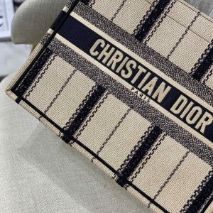 Diro Small Book Tote - Image 8