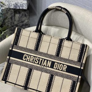Diro Small Book Tote - Image 9