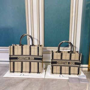 Diro Small Book Tote - Image 1