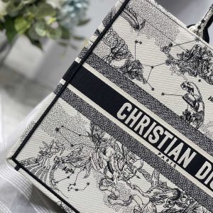 Diro Small Book Tote - Image 2