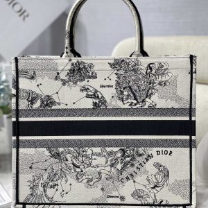 Diro Small Book Tote - Image 4