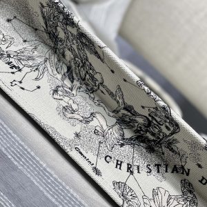 Diro Small Book Tote - Image 5