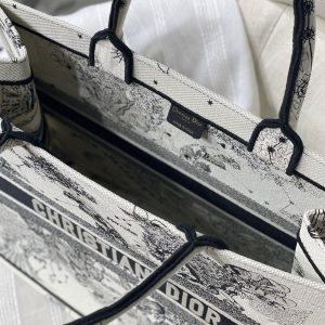 Diro Small Book Tote - Image 6
