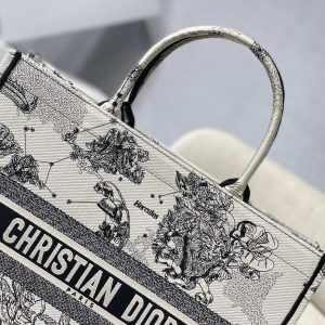 Diro Small Book Tote - Image 9