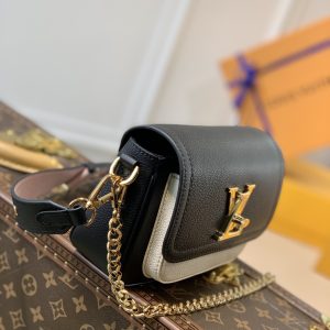 Louis Vuitton Lockme Tender Handbags PM- M58554-19*13*8CM - Image 4