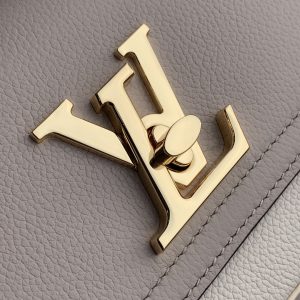 Louis Vuitton Lockme Tender Handbags PM- M58554-19*13*8CM - Image 4