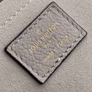 Louis Vuitton Lockme Tender Handbags PM- M58554-19*13*8CM - Image 5