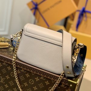 Louis Vuitton Lockme Tender Handbags PM- M58554-19*13*8CM - Image 6