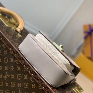 Louis Vuitton Lockme Tender Handbags PM- M58554-19*13*8CM - Image 8