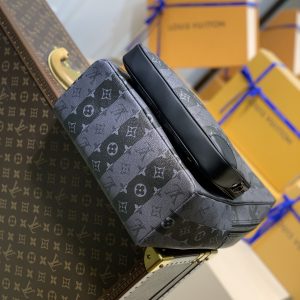 Louis Vuitton Utilitary Backpack M45962-30*42*14CM - Image 9