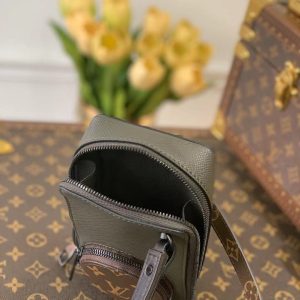 Louis Vuitton Camera Bag-M30581 -10x17x4.5CM - Image 5