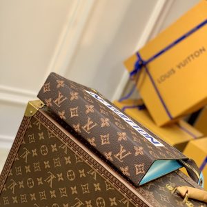 Louis Vuitton M81204 Pochette Voyage-27*21*6CM - Image 9