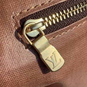 Louis Vuitton Cosmetic Bag-M47528-28*16*13CM - Image 9