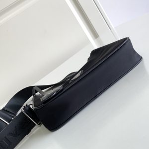 Prada Re-Edition 2005 Nylon Bag-22*12*5CM - Image 4