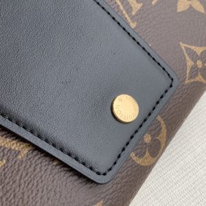 Louis Vuitton Padlock on Strap-19×11×3CM - Image 3