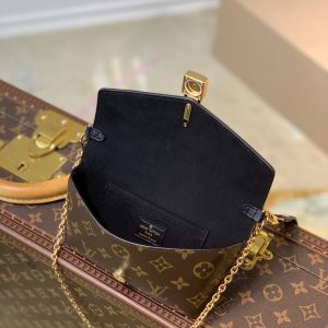 Louis Vuitton Padlock on Strap-19×11×3CM - Image 8