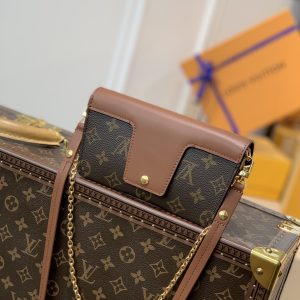 Louis Vuitton Padlock on Strap-19×11×3CM - Image 3