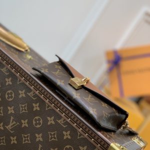 Louis Vuitton Padlock on Strap-19×11×3CM - Image 6