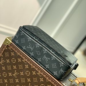 Louis Vuitton District Messenger Bag-M46255-26*20*7CM - Image 4
