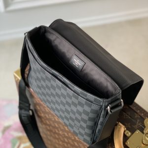 Louis Vuitton District Messenger Bag-M46255-26*20*7CM - Image 4
