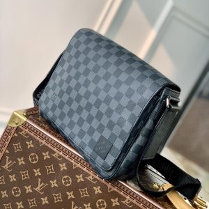 Louis Vuitton District Messenger Bag-M46255-26*20*7CM - Image 7