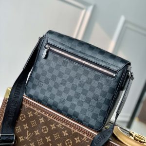Louis Vuitton District Messenger Bag-M46255-26*20*7CM - Image 8