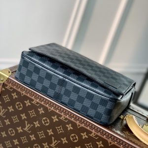 Louis Vuitton District Messenger Bag-M46255-26*20*7CM - Image 9