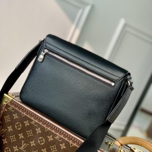 Louis Vuitton District Messenger Bag-M46255-26*20*7CM - Image 4