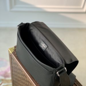 Louis Vuitton District Messenger Bag-M46255-26*20*7CM - Image 9