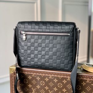 Louis Vuitton District Messenger Bag-M46255-26*20*7CM - Image 1