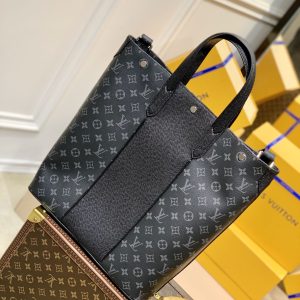 Louis Vuitton M30431 Outdoor -39*35*14.5M - Image 1