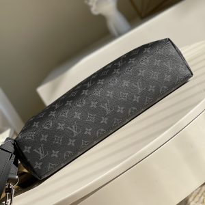 Louis Vuitton Briefcase Explorer Handbags-39*30*10 CM - Image 4