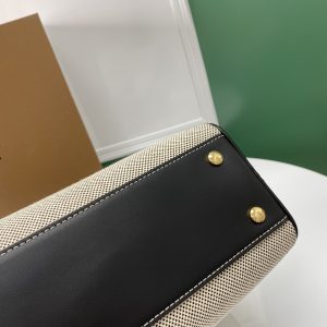 Burberry Tote-30 x 11 x 22.5CM - Image 2